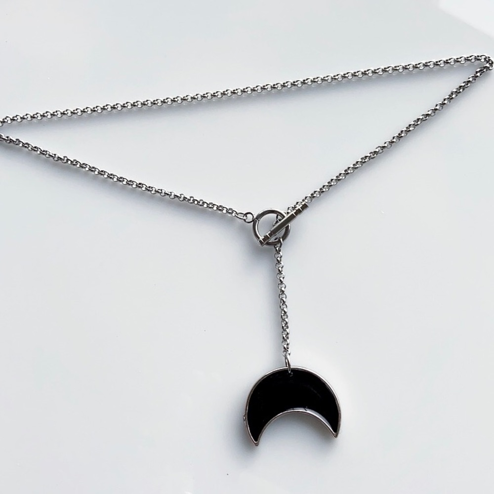 Black resin & glitter moon steel lariat necklace - Picture 2 of 11